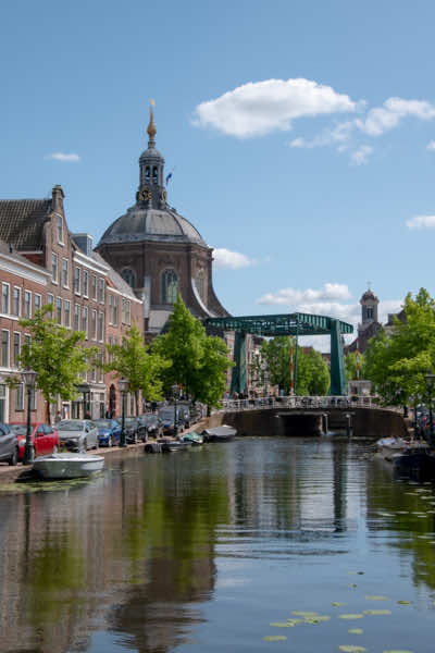 Leiden - ждун, стихи на стенах, безумной красоты каналы 